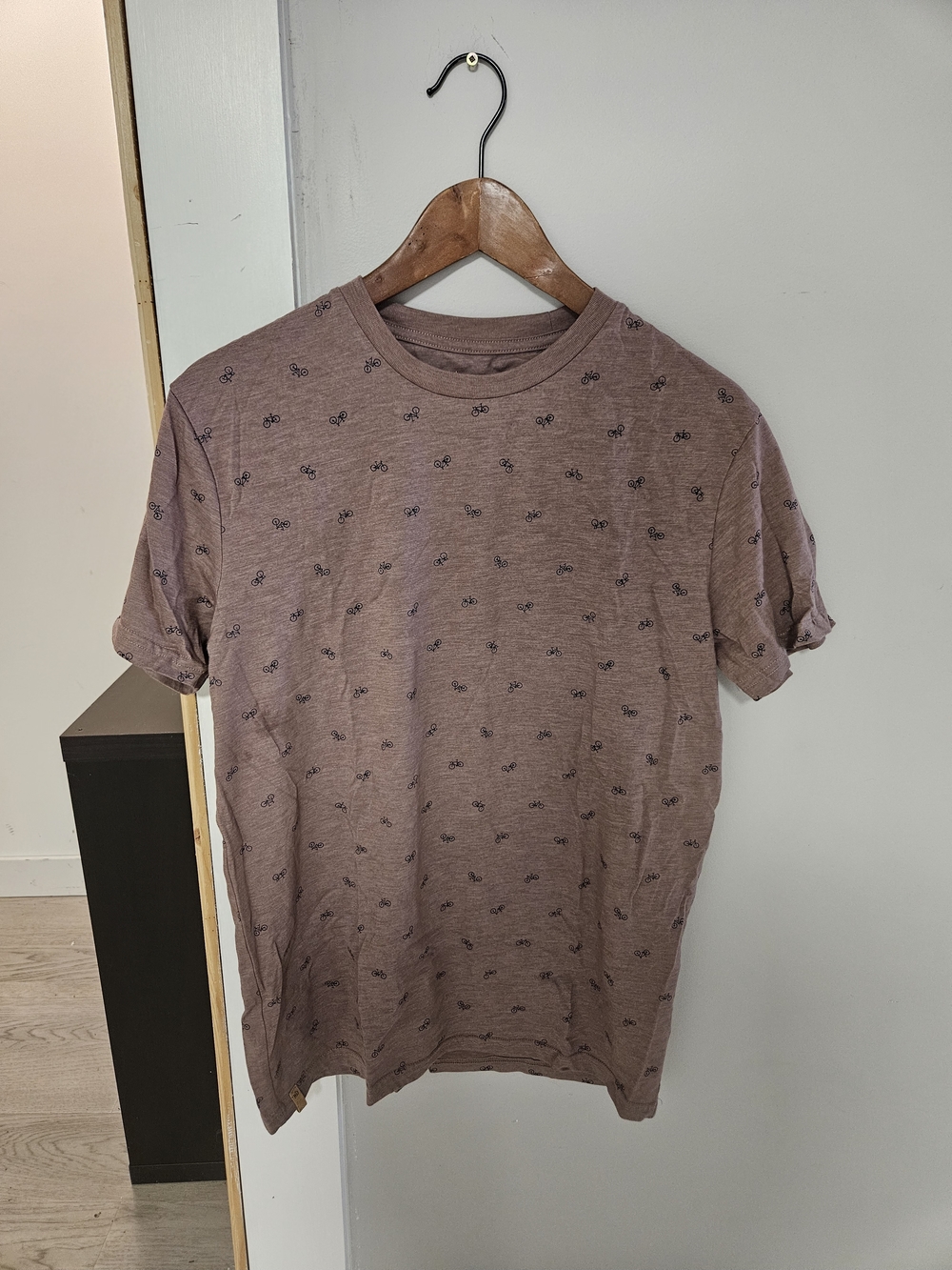 Men's Crew Neck Short Sleeve T-Shirt in Mauve with Bicycle Print